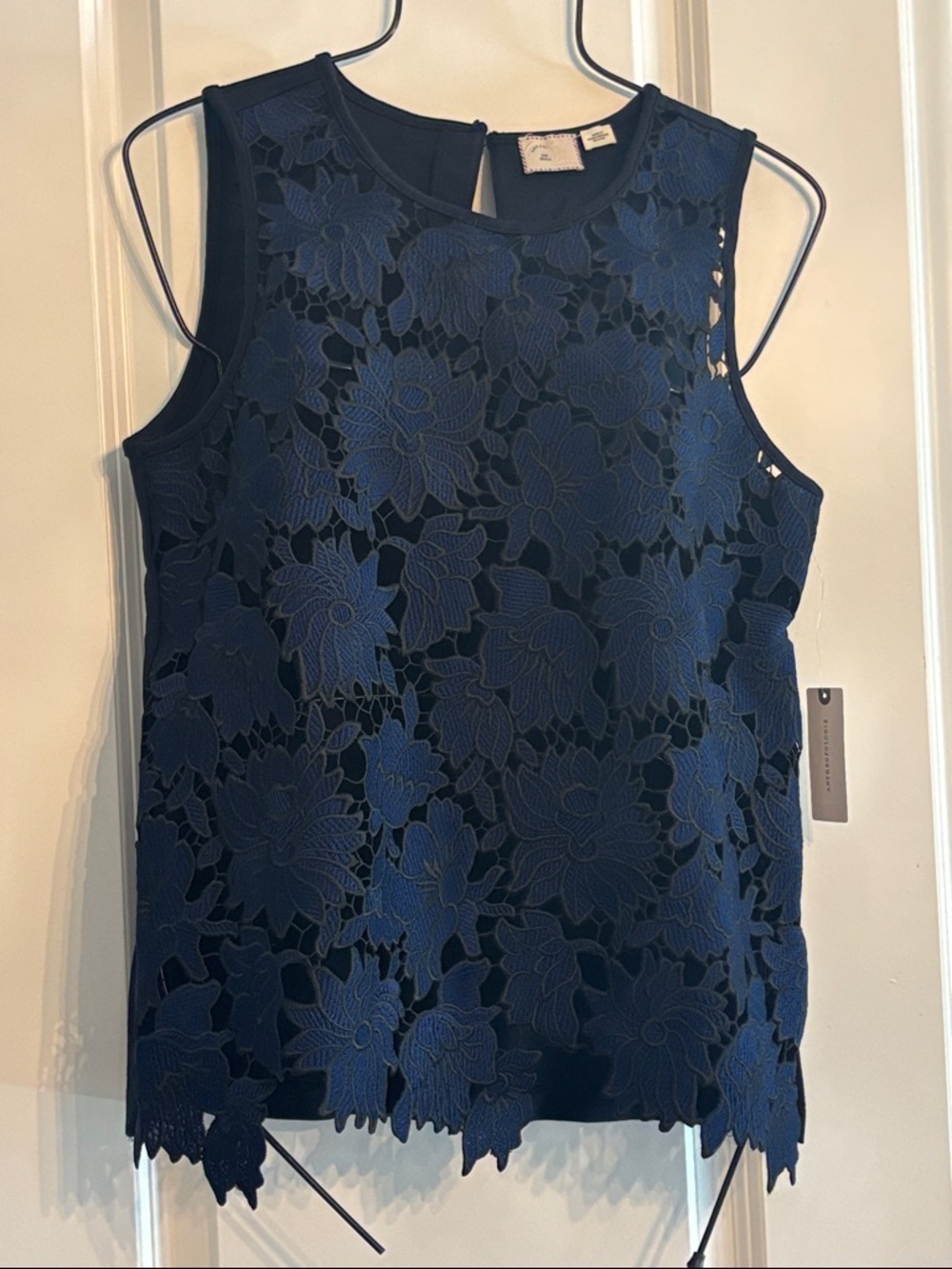 NWT Anthropologie Navy Floral lace overlay sleeveless Top - Size Small